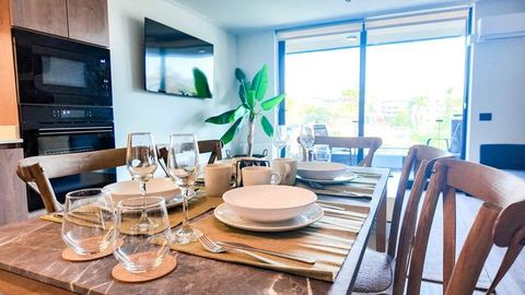 HOM 3-bed for 8 with terrace, pool and parking