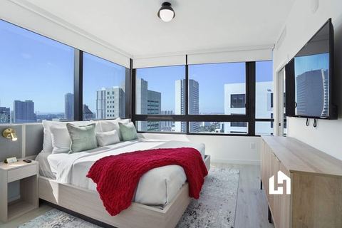 Dtwn Condo: Climbing Wall, Gym & Golf Simulator