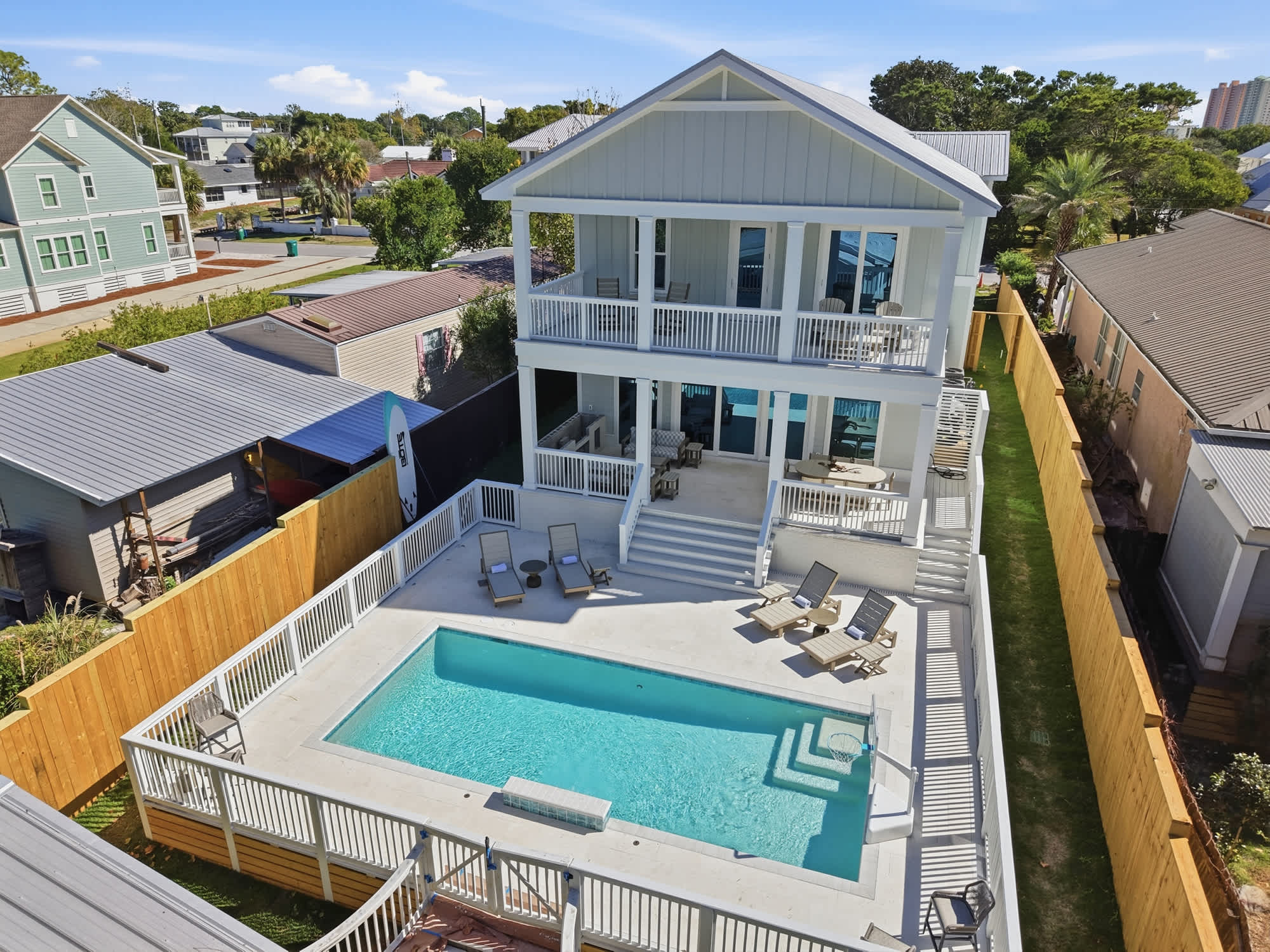 So Far, So Bueno! Sleeps 22 | Pool, LSV, Beachwalk
