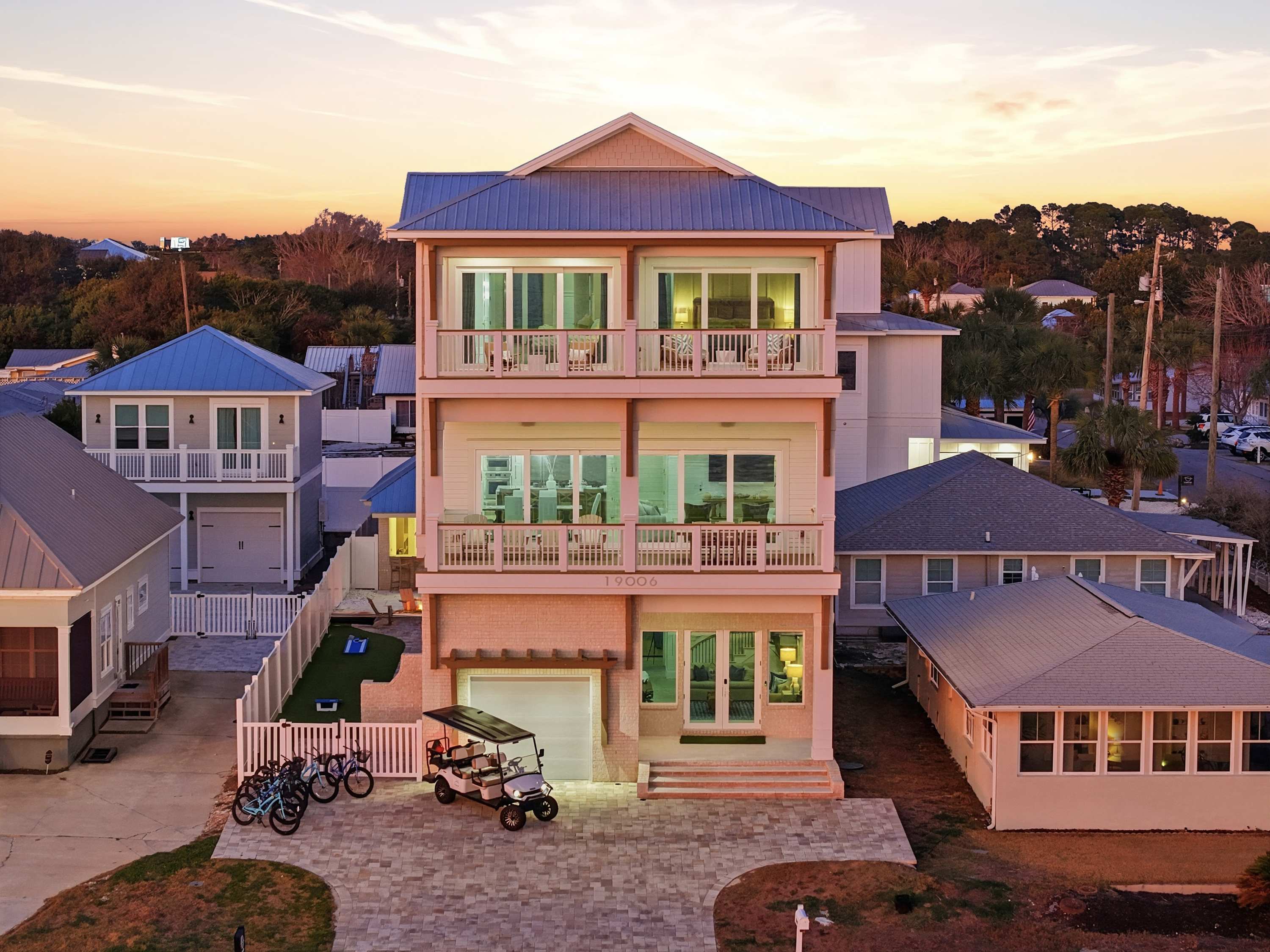 NEW Family LUX Laguna Haven - 6 Seater LSV - Bikes - Beachfront