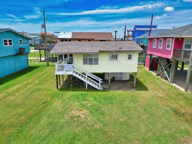 Lazy Cajun- Beach Bungalow-Steps to the Waves! — Surfside Beach, TX