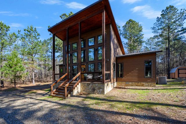Hoot's Hideaway spacious family friendly hot tub