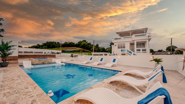 Night Bird - Family Retreat near Amazing Beaches — Arecibo, PR