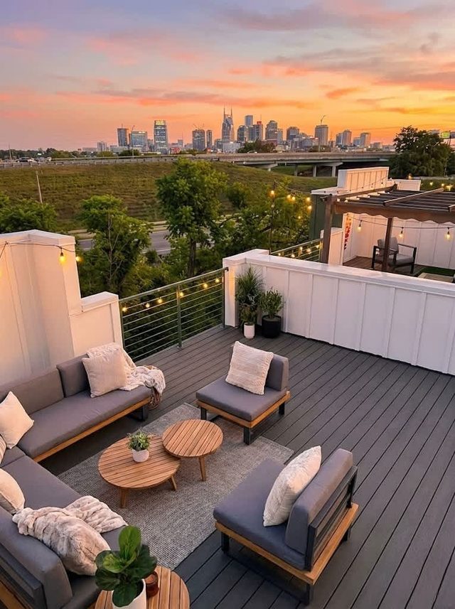Rooftop Views, 4BR 4BA, 7 Beds, Near Broadway!