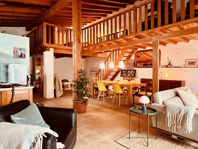 Charming Wine Cellar Loft with Terrace, Pizza Oven & Fireplace – 15 min to the Beach — Reguengo Grande, Lisbon