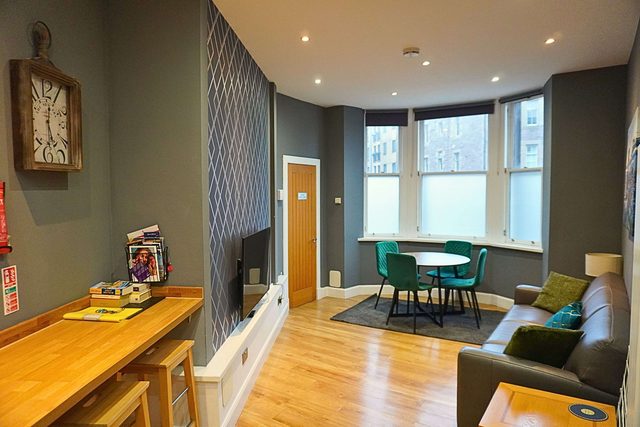 Castle apt, modern, CENTRAL