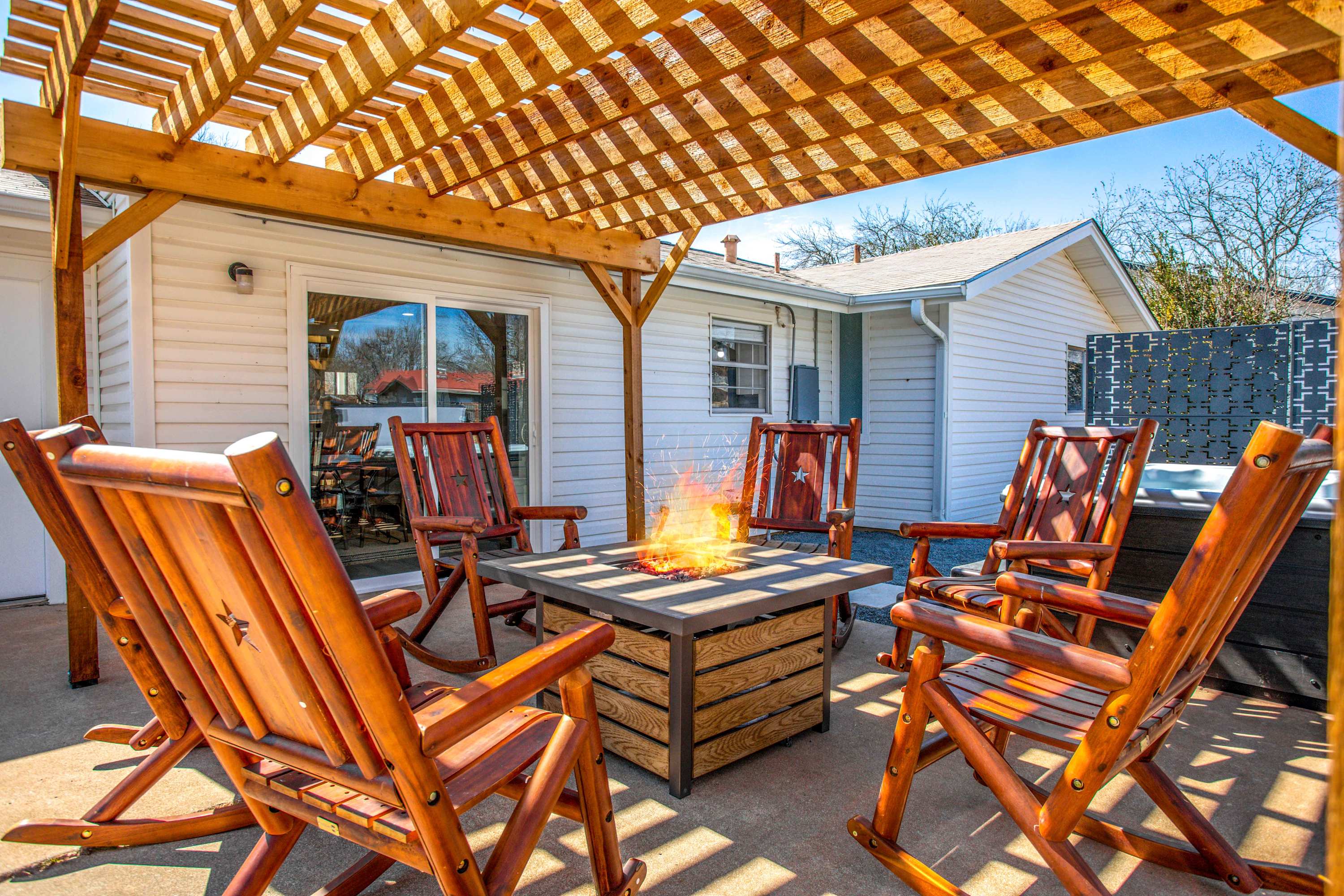 Sunrise Haus - Hot Tub & Fire Pit