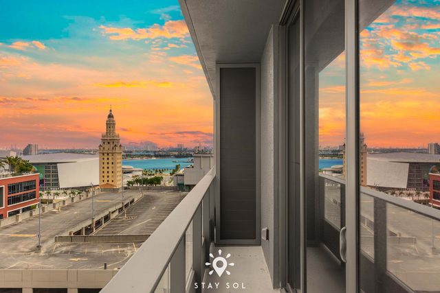 City Views with Bright 1BR Refined in 501 Miami — Miami, FL