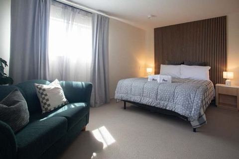 Pine Retreat | Mountain Views Near Lake Tekapo — Burkes Pass, Canterbury