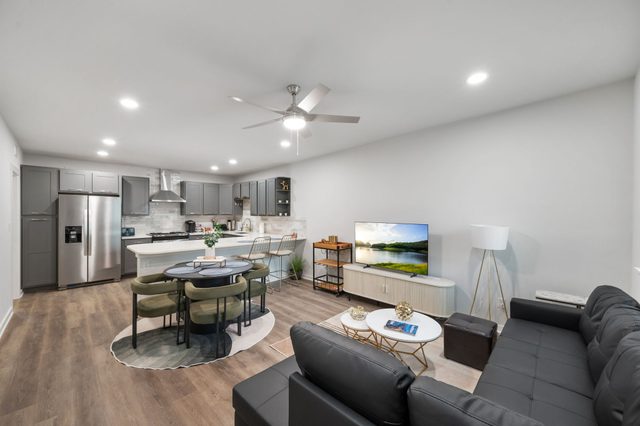 Zilker 3BR Retreat | Private Backyard | Patio