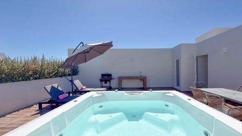 3BR Rooftop & Pool in Marea