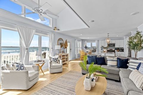 Modern Oceanfront OKI getaway with Pool
