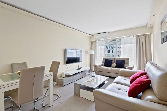 Appartement climatise Balcon Vue Tour Eiffel