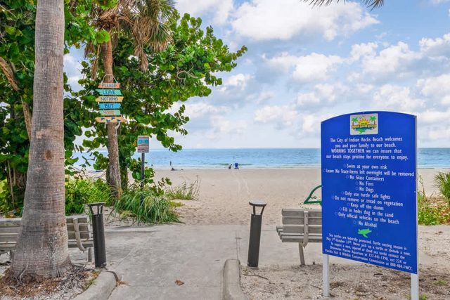 Indian Rocks Beach Sleeps 4 & Free Beach Parking!