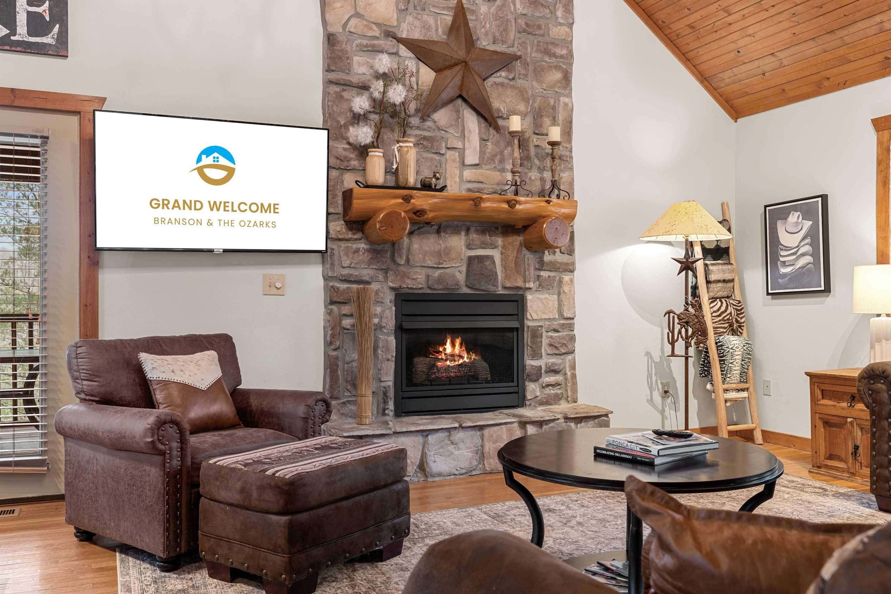 The Lodge on the Creek - Branson West Cabin with Beautiful Views