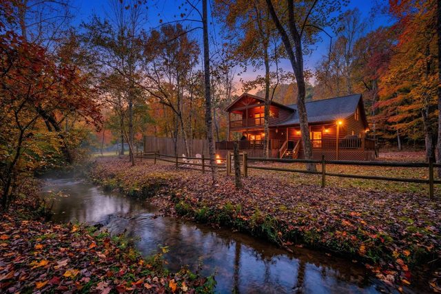 Private Cozy Cabin w/ Hot Tub in Blue Ridge! — Blue Ridge, GA