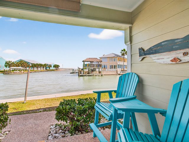 Bayfront Kontiki 111
