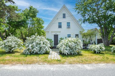 1 Mile to Nantucket Sound Beaches!