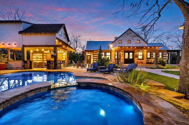Lost Creek Lodge - 2 blocks from Main with Pool — Fredericksburg, TX