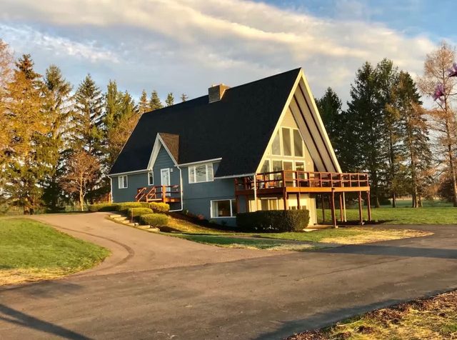 Vineyard Chalet: Seneca Lake Views & Fire Pit