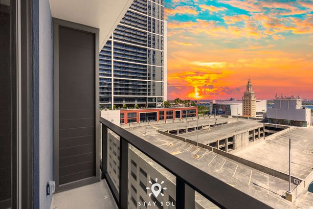 Smart Luxe Studio with Views in Downtown — Miami, FL