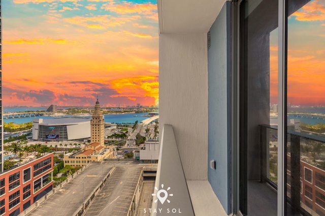 High-Rise Studio and Skyline Pool in DT Miami — Miami, FL
