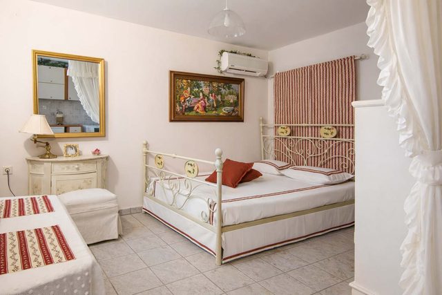 Rococo Style - Romantic Seaside Stay near Volos