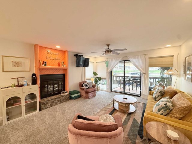 Daylight Cove Lakefront Chic