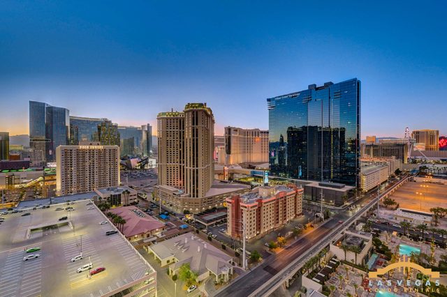 MGM Signature- Stripview Balcony F1 Track Jacuzzi