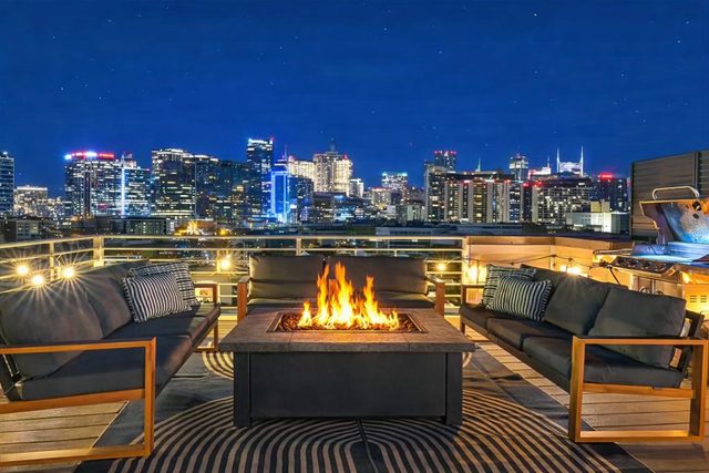 Walk to Gulch 13 Beds Rooftop Skyline Views