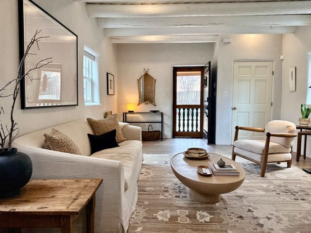 Stylish Luxury Sanctuary Near Canyon Road