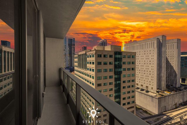 Rooftop Sunsets in Modern 1BR in Downtown — Miami, FL