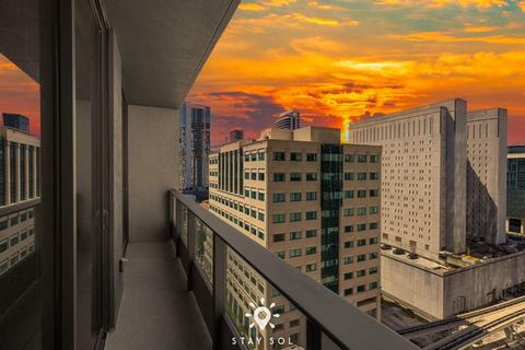 Rooftop Sunsets in Modern 1BR in Downtown — Miami, FL