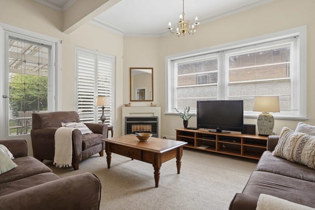 "Selbrook" - Walk to Town - Pet Friendly