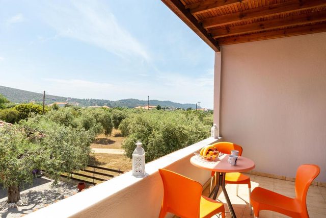 Studios River - Potos Poolside Apartment with View