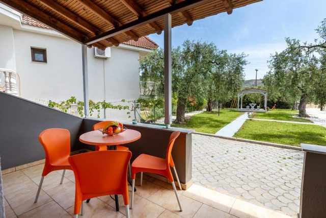 Studios River - Potos Poolside Nest w/ Garden View