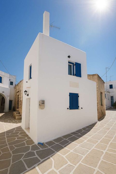 Charming White House Retreat with Balcony in Paros Lefkes