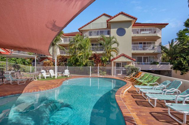 Broadbeach | 4Min to Beach | Pool | Free Parking