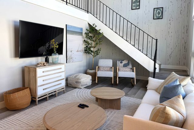 1011 N Bayfront B Balboa Island w Bay Views — Newport Beach, CA