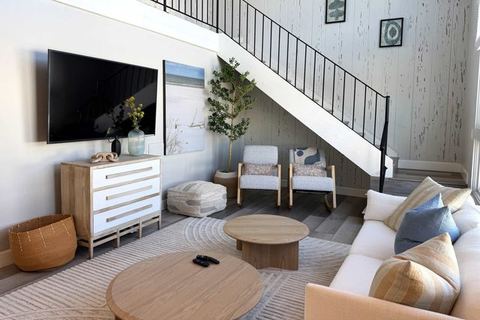 1011 N Bayfront B Balboa Island w Bay Views — Newport Beach, CA