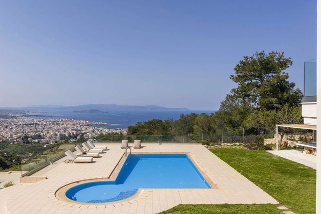 Sea View Maisonette With Shared Pool