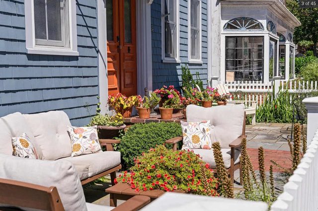 Water View, Private Deck and Backyard, Central AC!