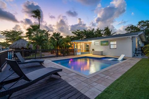 3BR Canal Home, Heated Pool, Canal Views — Fort Lauderdale, FL