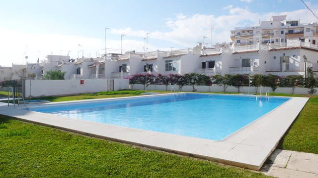 Delfin, Torrecilla Beach