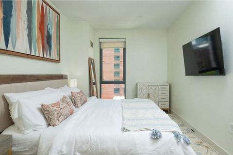 Central 2BR Den Fenway Walk to BU Longwood Red Sox