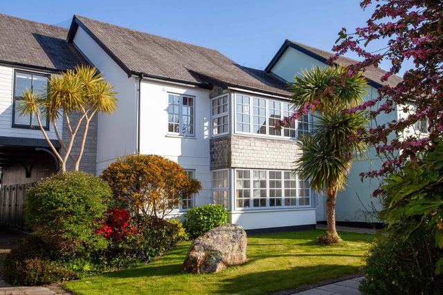 25 Tregenna Court