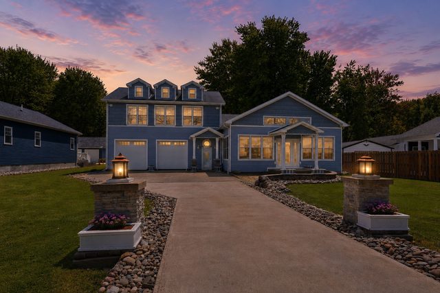 Eriesistable Escape - Lake Views + Hot Tub — Geneva, OH