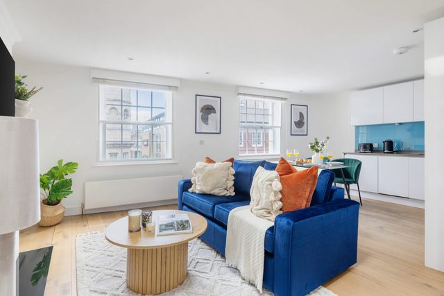 Stay in the Heart of Soho - Modern & Elegant 1BR