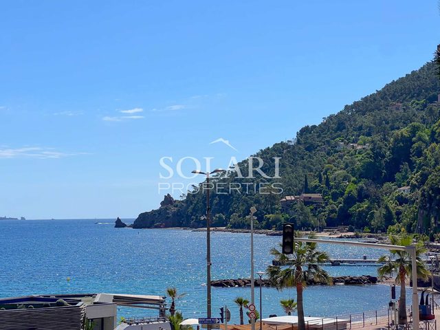 Terrace with sea view, air conditioning, garage, beaches & shops