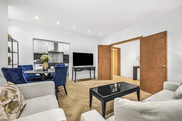 1-Bed Fitzrovia Flat | Private Patio, Sleeps 4